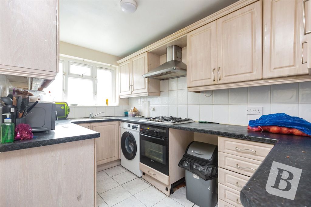 Property photo 3 of 18 Kitchen