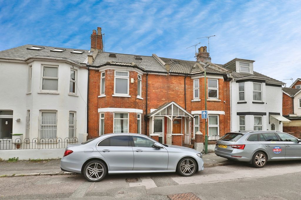 Property photo 2 of 17 Photo