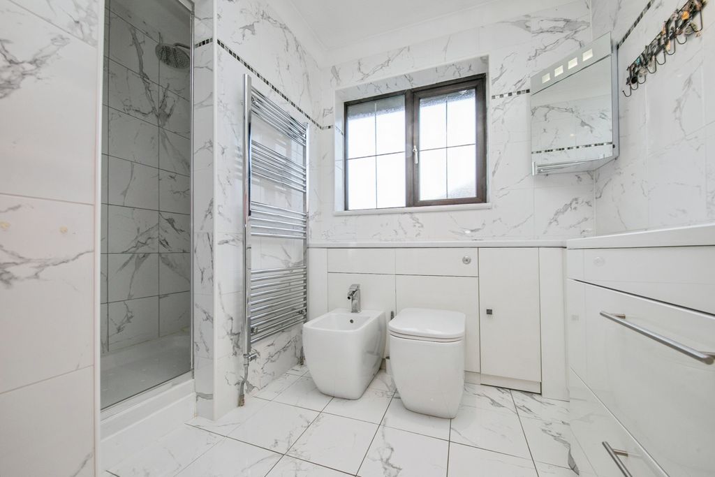 Additional image 13 of 4 bed detached house for saleLeas Road, Clacton-On-Sea CO15