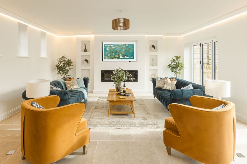 Property photo 2 of 23