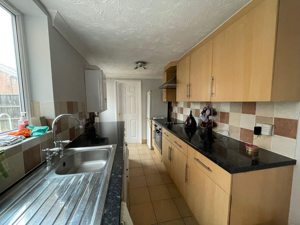 Property photo 3 of 6 Kitchen