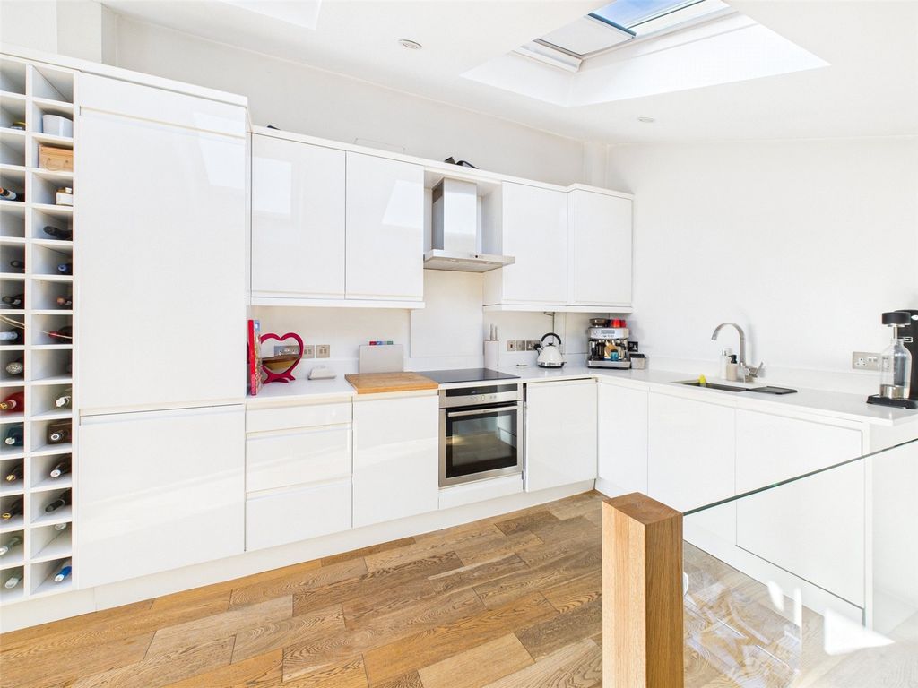 Property photo 2 of 12 Picture 2