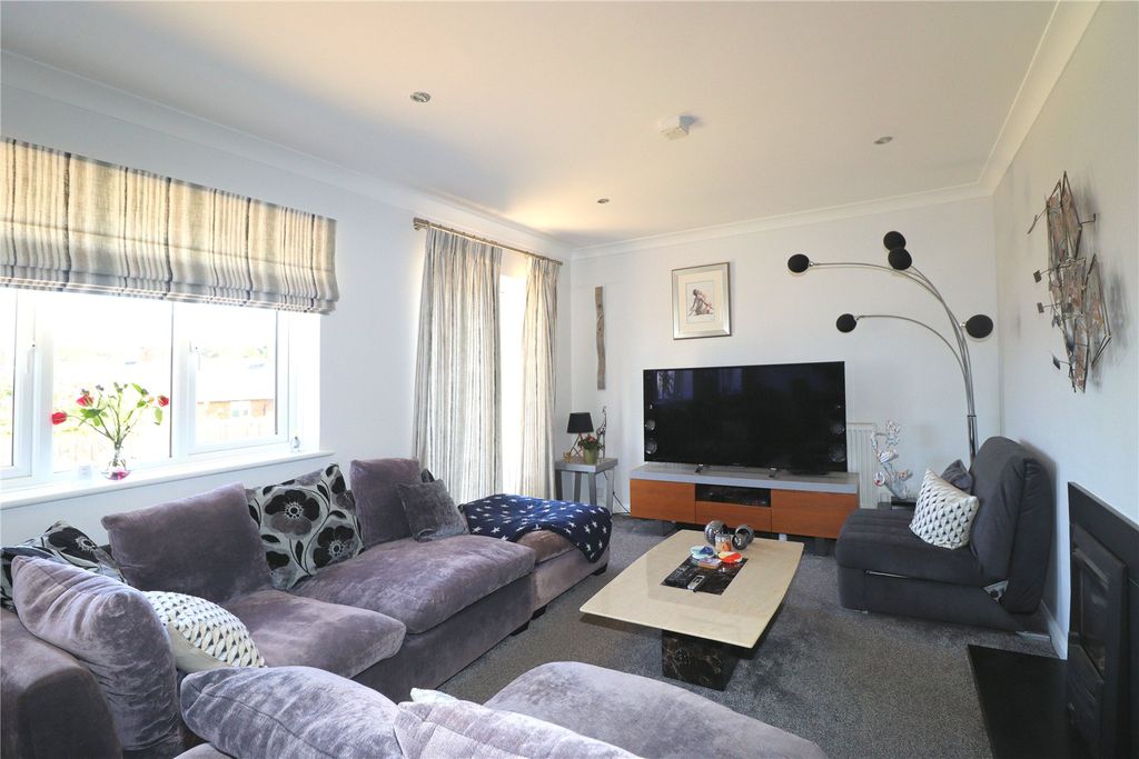 Property photo 2 of 17 Picture No. 35