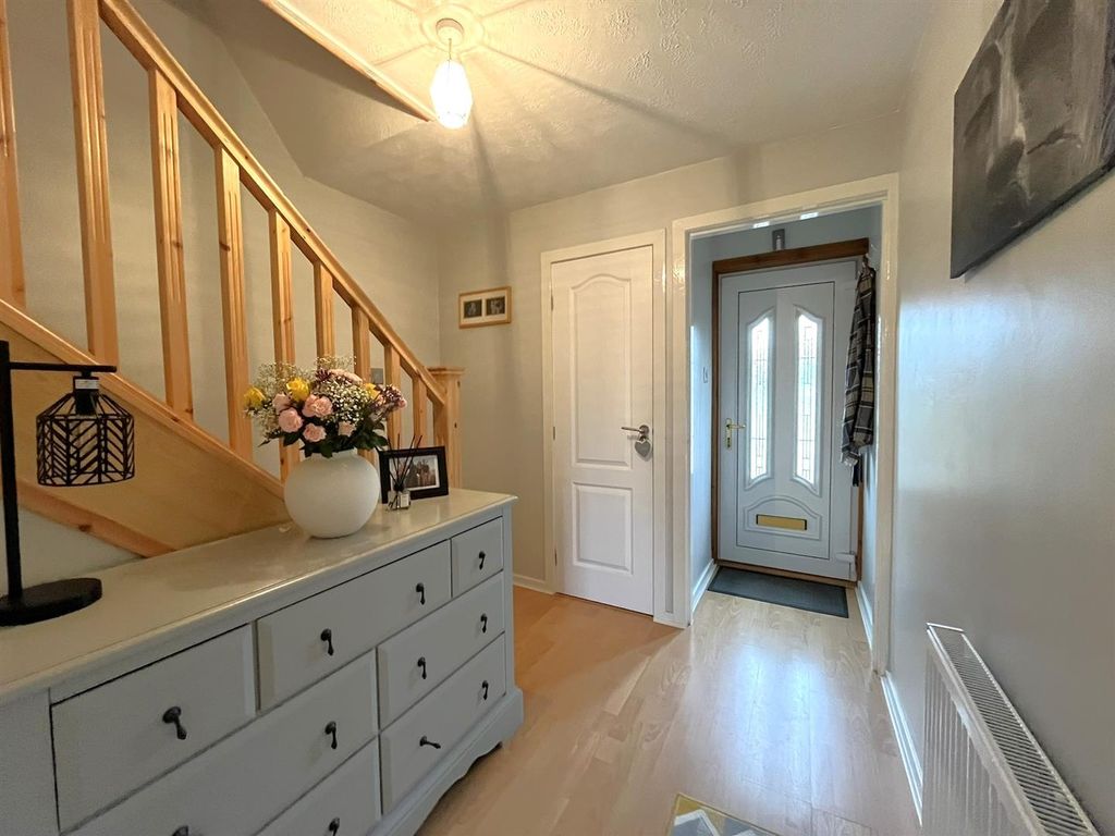 Property photo 3 of 27 Entrance