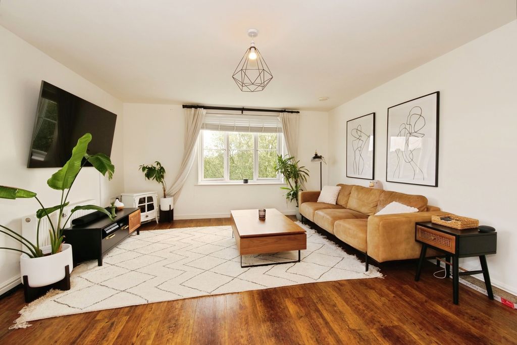 Property photo 3 of 16 Pbox-Img.Jpg