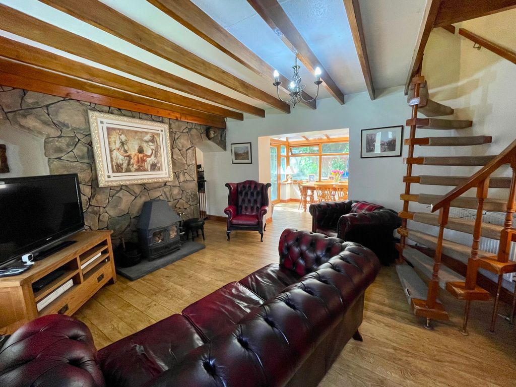 Property photo 2 of 25