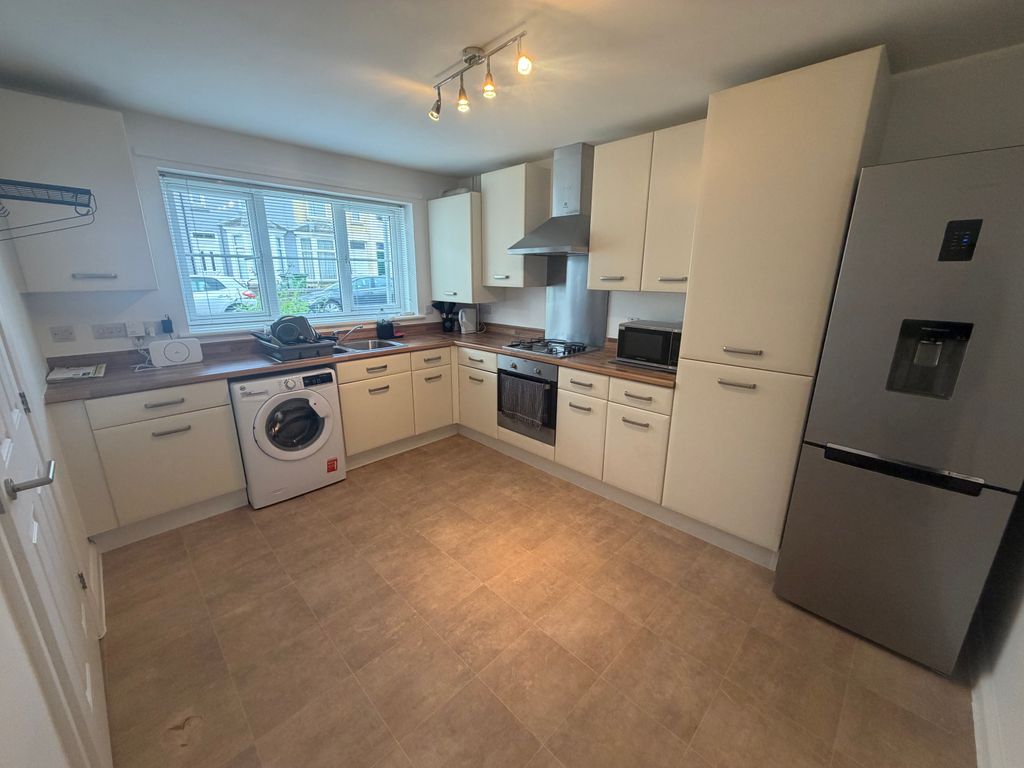 Property photo 2 of 12 Kitchen