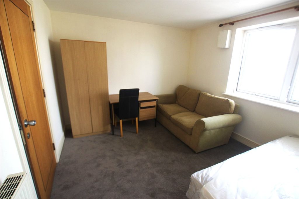 Property photo 2 of 9 Picture No. 11