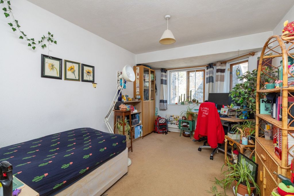 Property photo 2 of 8 5313643