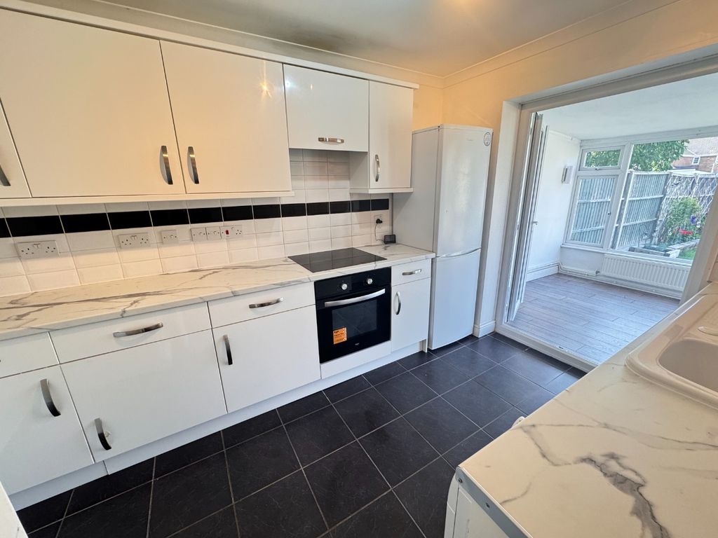 Property photo 3 of 15 4376112