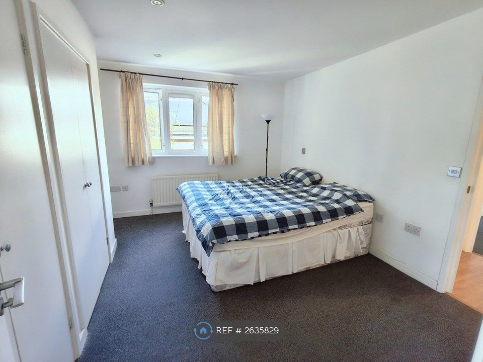 Property photo 2 of 10 Master Bedroom