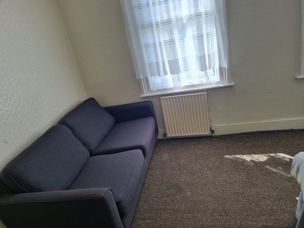 Property photo 3 of 5