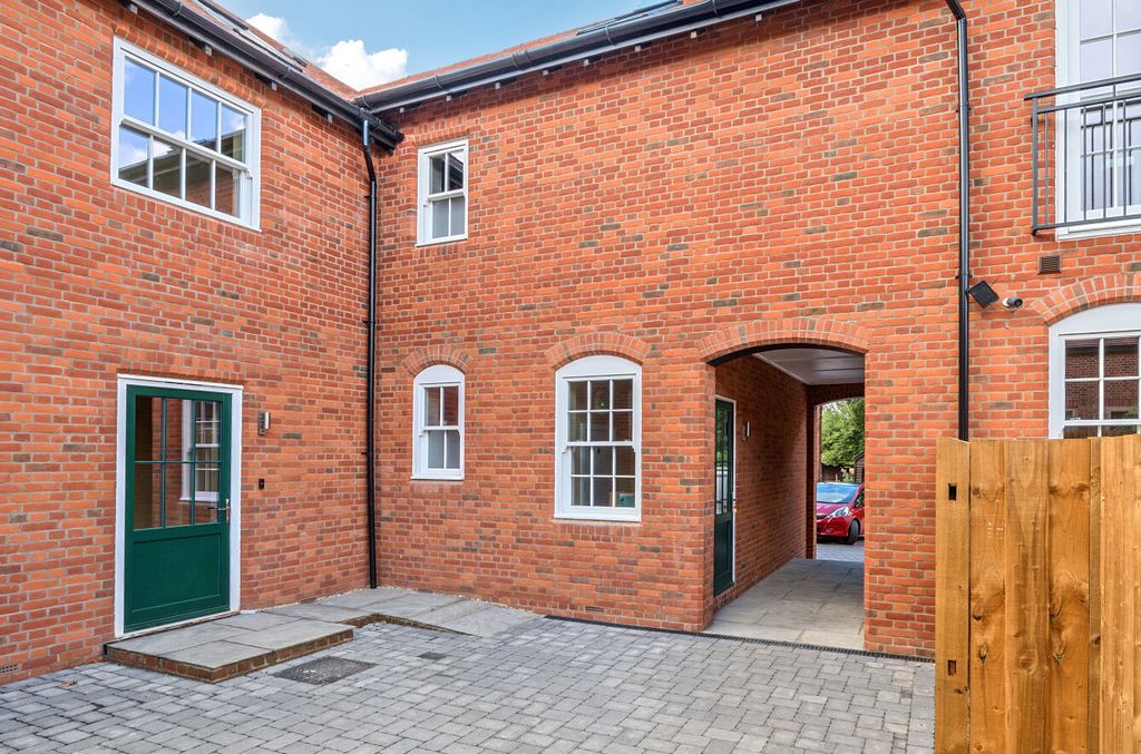 Property photo 2 of 15 1511799-17-6A9166...