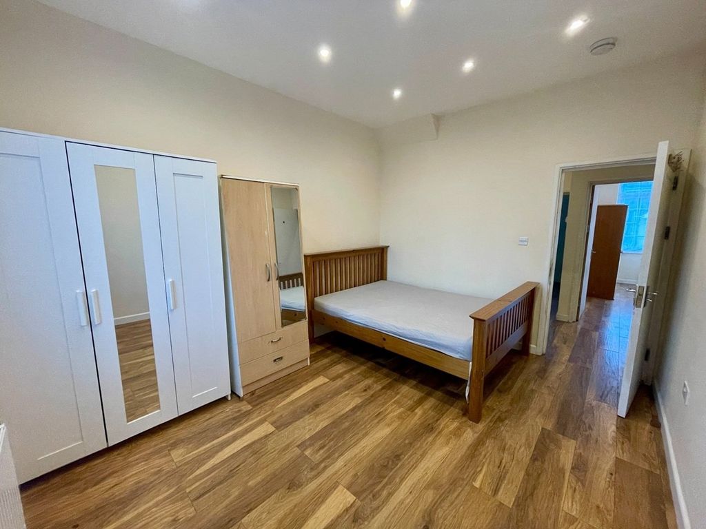 Property photo 3 of 7 4681052