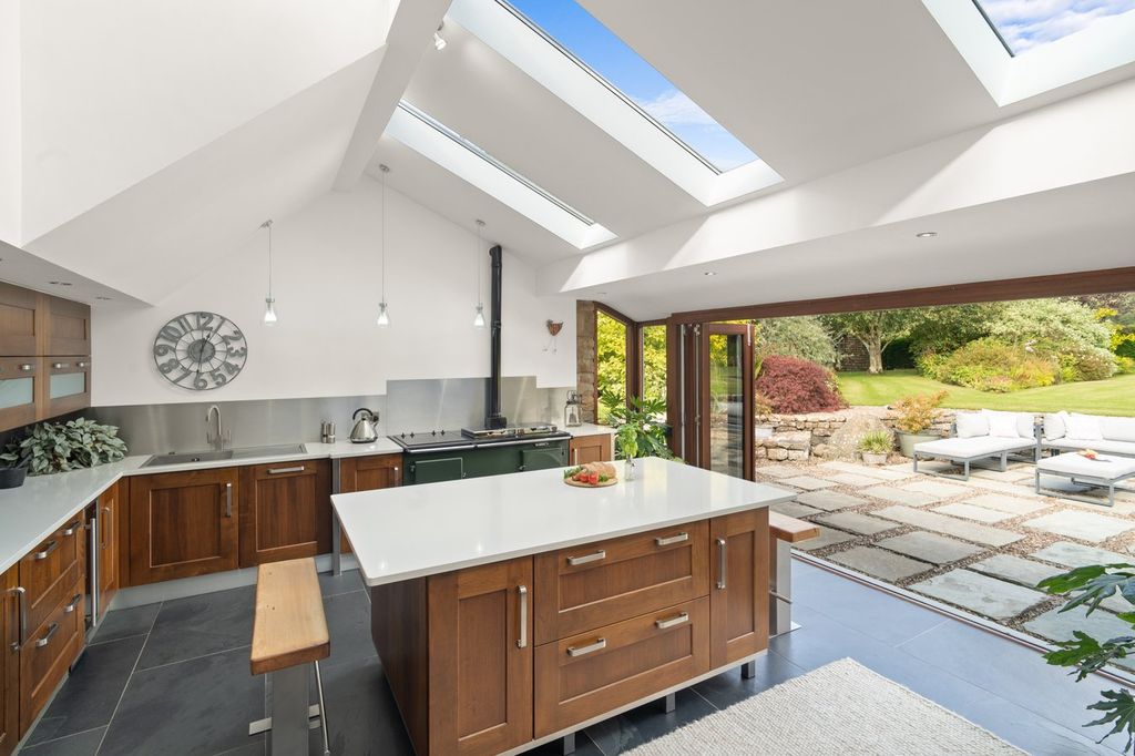 Property photo 3 of 49