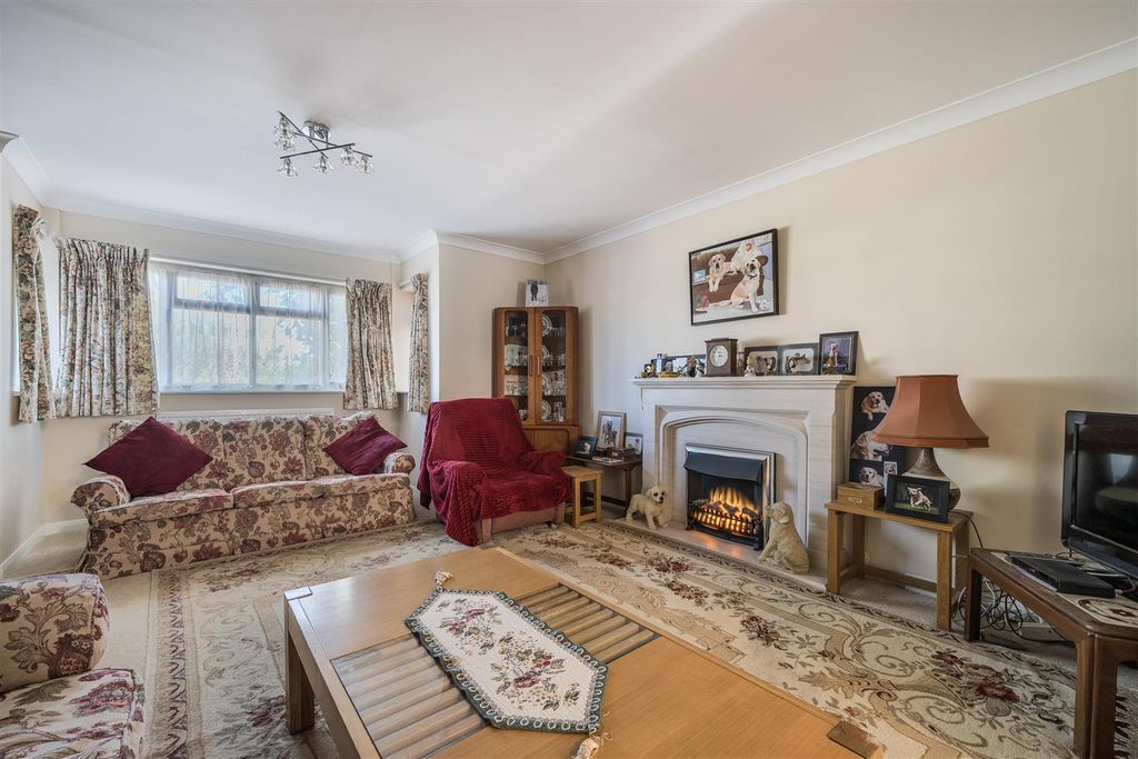 Property photo 2 of 21 Living Room