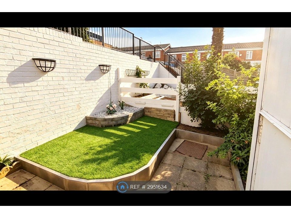 Property photo 3 of 22 Front Garden-3