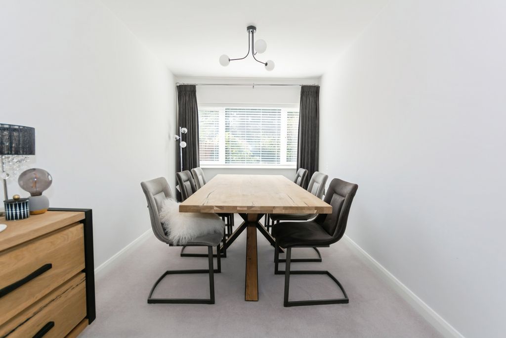 Property photo 3 of 17 Dining Area
