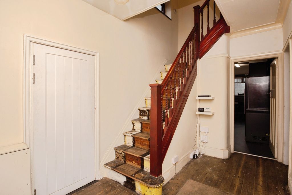 Property photo 3 of 15 Entrance Hall