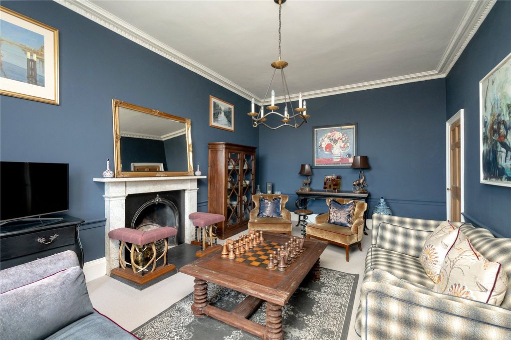Property photo 3 of 14 Sitting Room