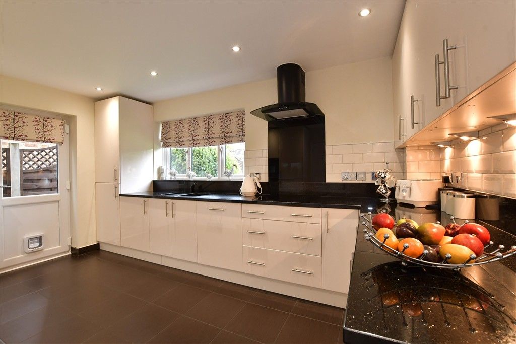 Property photo 2 of 19 Kitchen/Breakfast Room