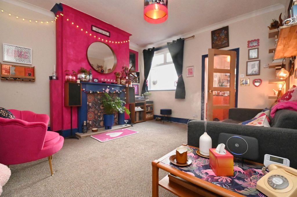 Property photo 3 of 19