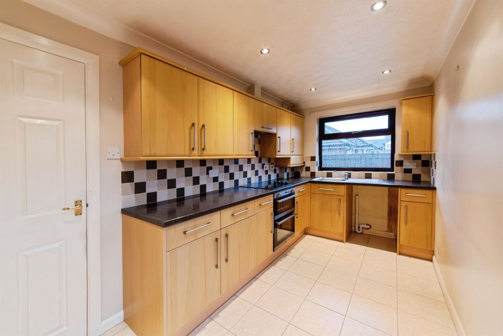 Property photo 2 of 17 Kitchen