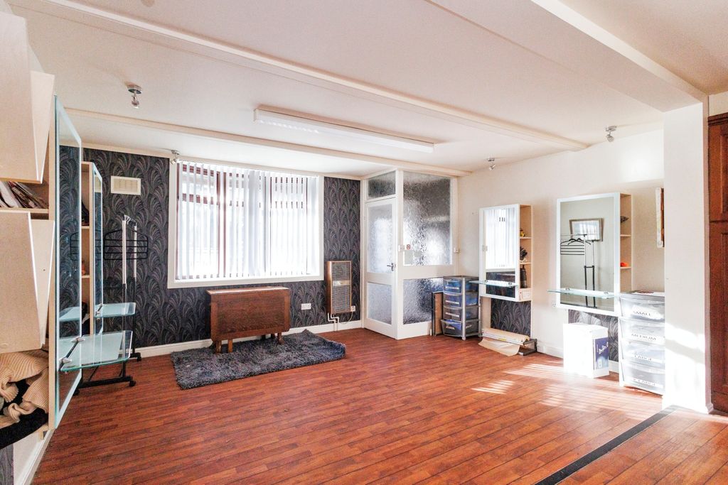Property photo 3 of 21