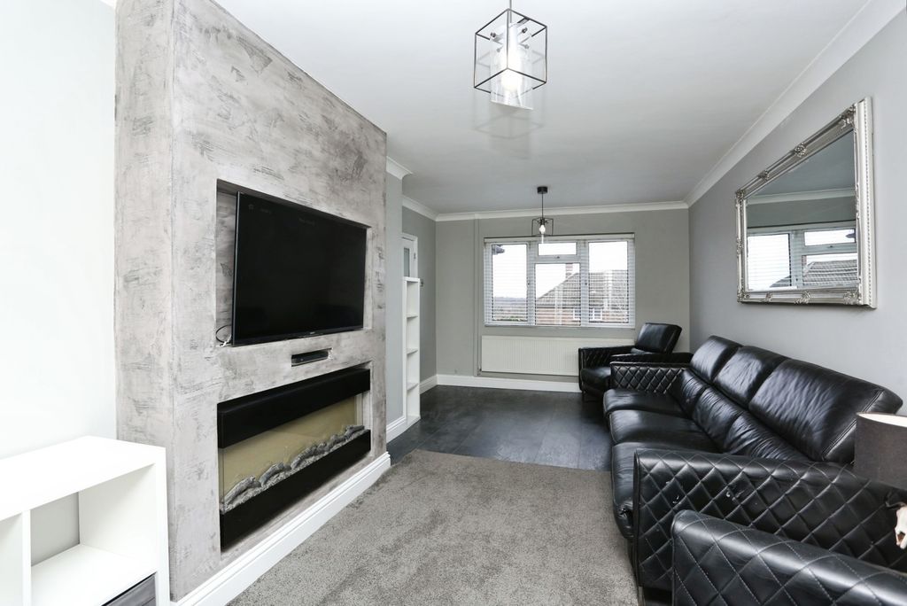 Property photo 2 of 14 Lounge