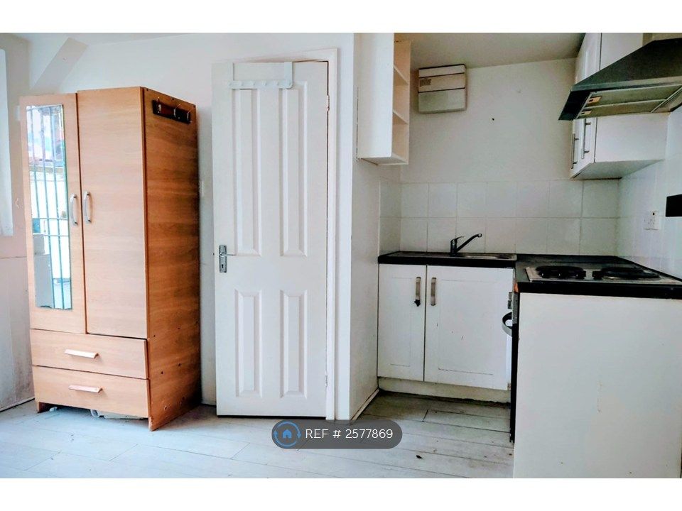 Property photo 1 of 6 Basement Studio