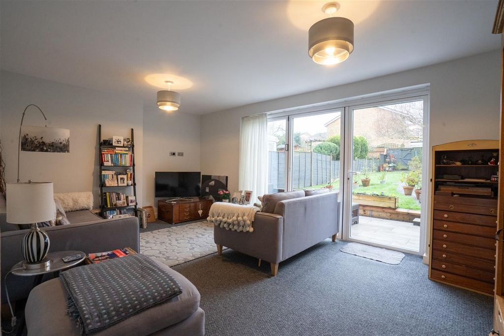 Property photo 3 of 21 Lounge