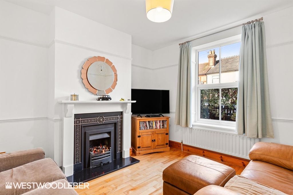 Property photo 2 of 26 Whitleyroad_7.Jpg