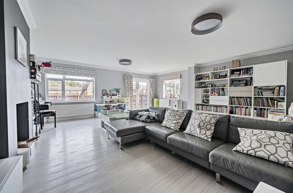 Additional image 8 of 4 bed detached house for saleCatena Rise, Lightwater, Surrey GU18