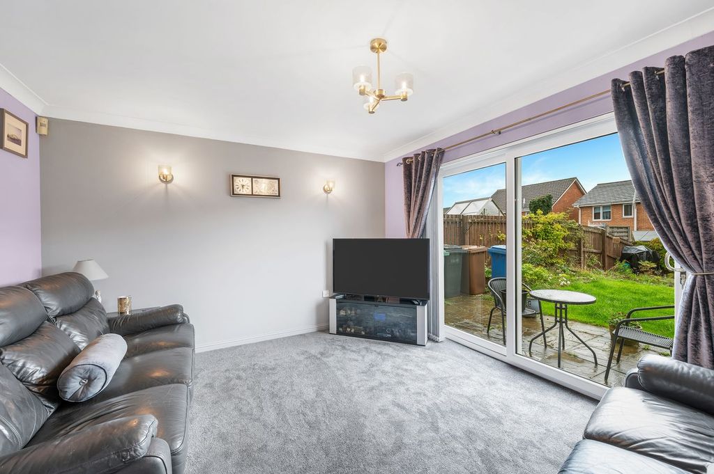 Property photo 2 of 33