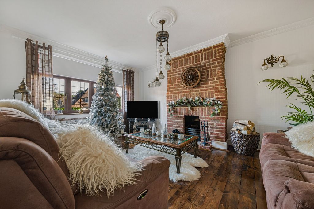 Property photo 3 of 32 Picture No. 01