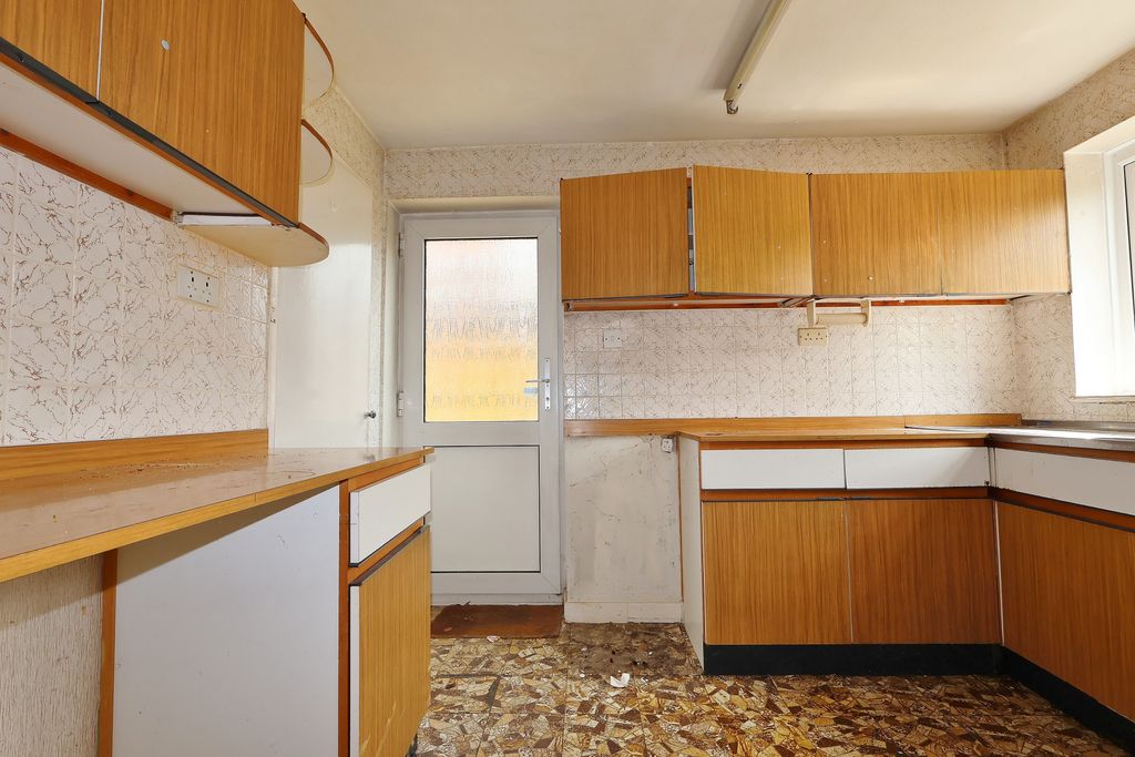 Property photo 2 of 30