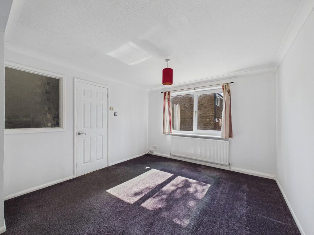 Property photo 3 of 18 Cam05010G0-Pr0163-Still009.Jpg