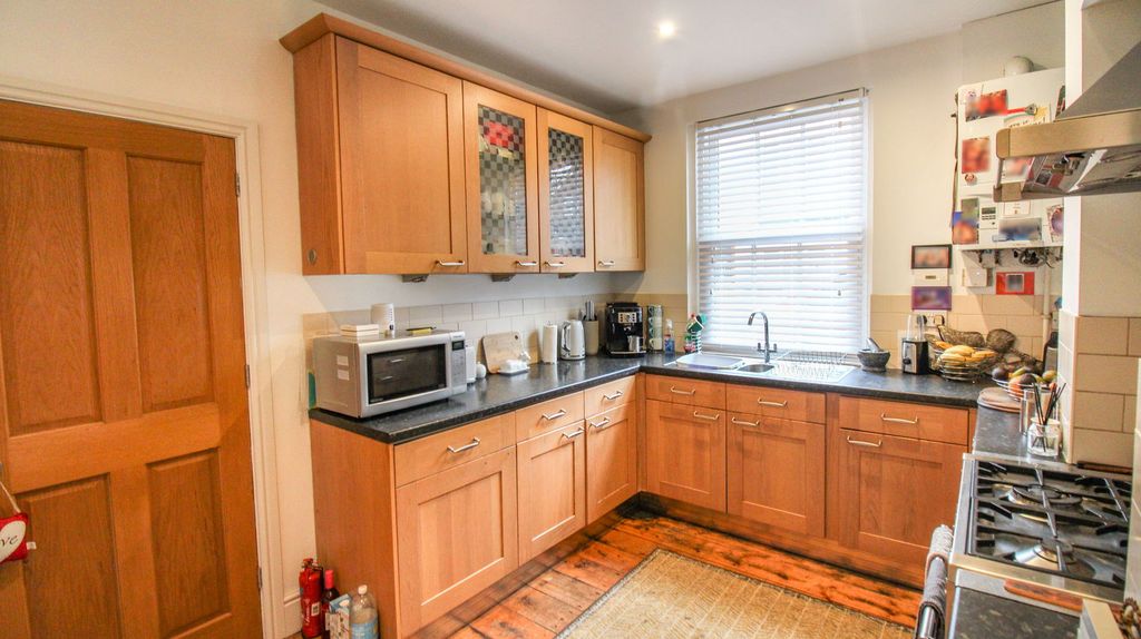 Property photo 1 of 28