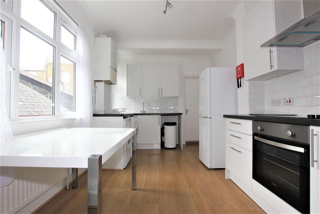 Property photo 2 of 8 Kitchen.Jpg