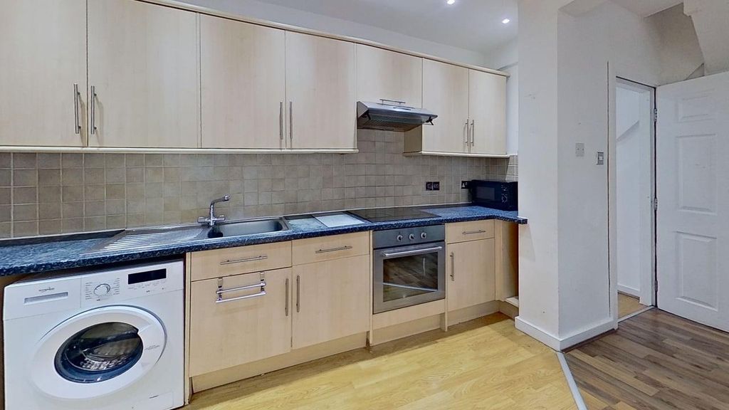 Property photo 2 of 14 7-Derwentwater-Grove-Kitchen 1