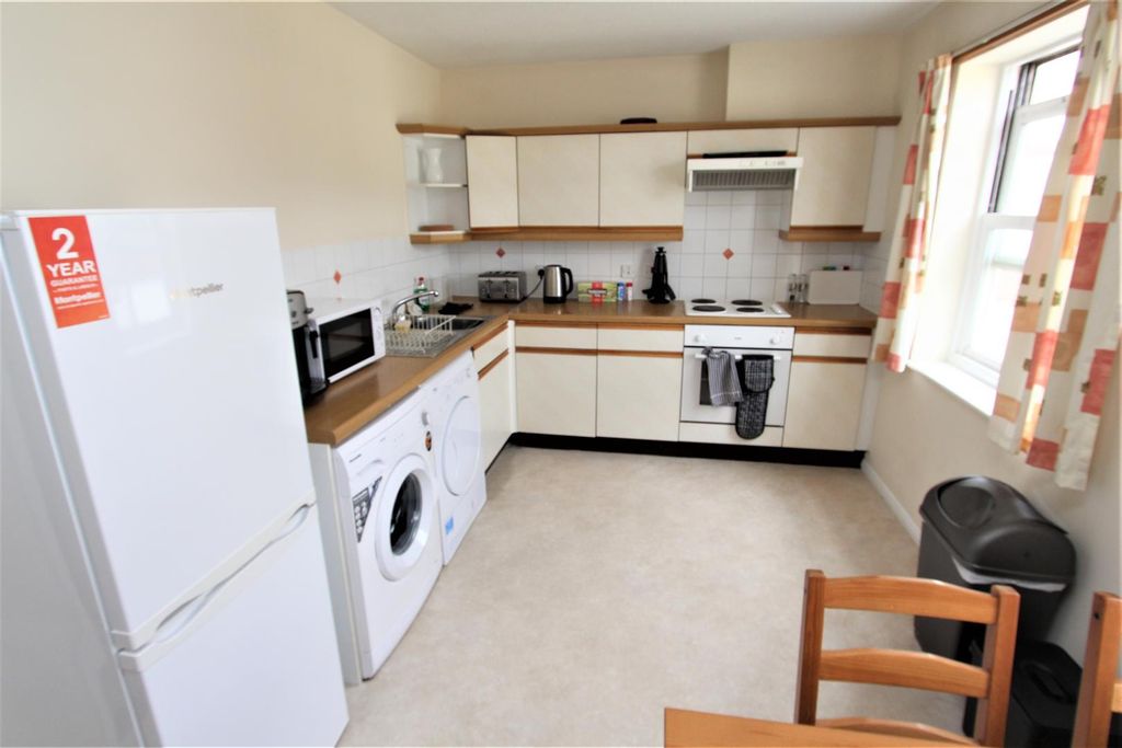 Property photo 3 of 11 Kitchen