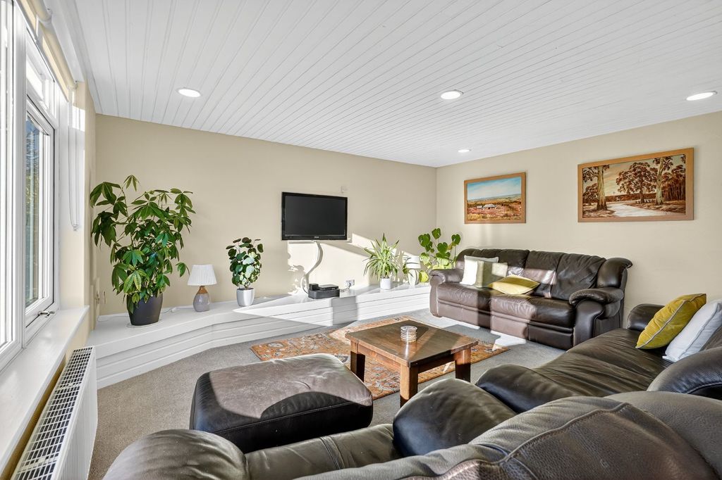 Property photo 3 of 55