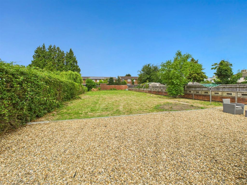 Property photo 3 of 24 Cam04907G0-Pr0273-Still053.Jpg