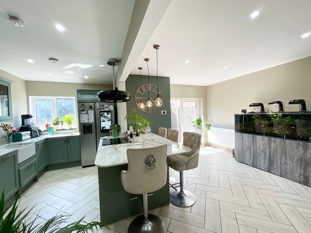 Property photo 3 of 25