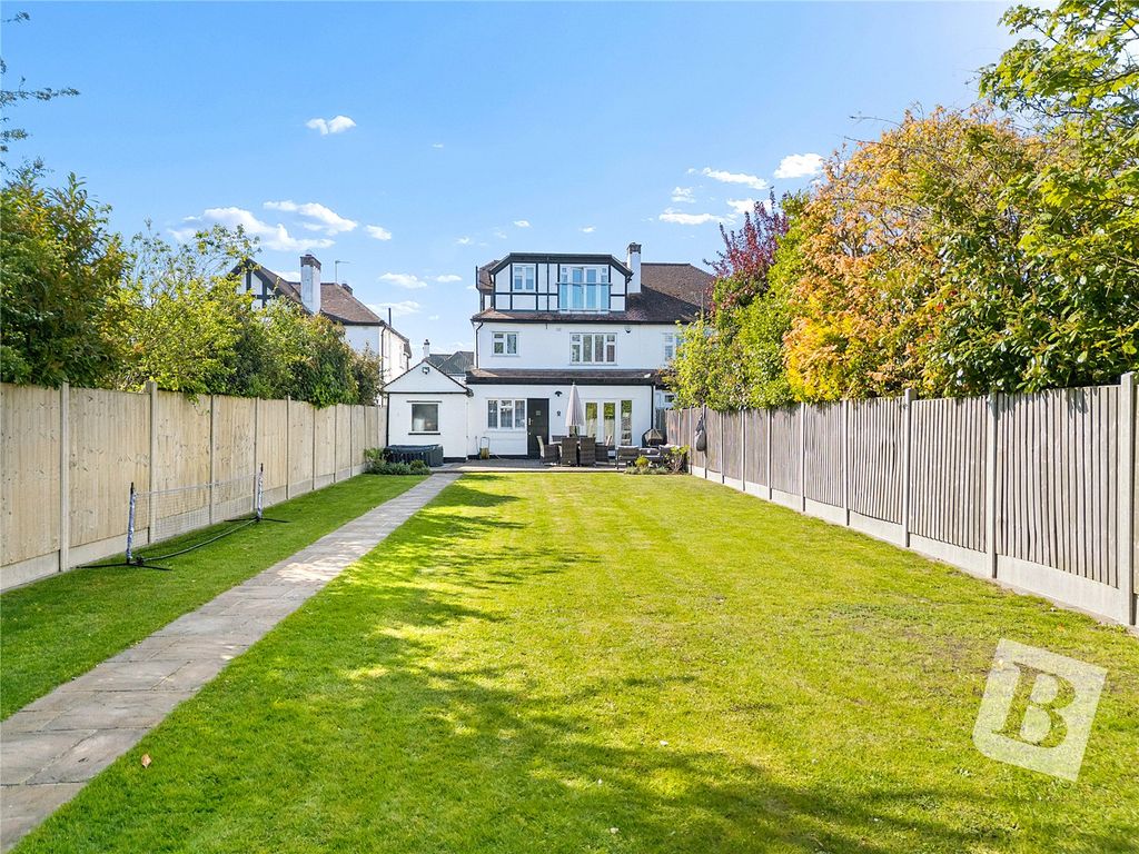 Property photo 3 of 28 Rear Garden