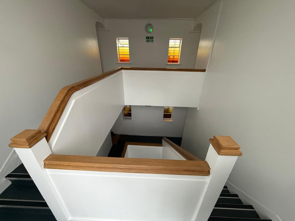 Property photo 2 of 9 Photo 3