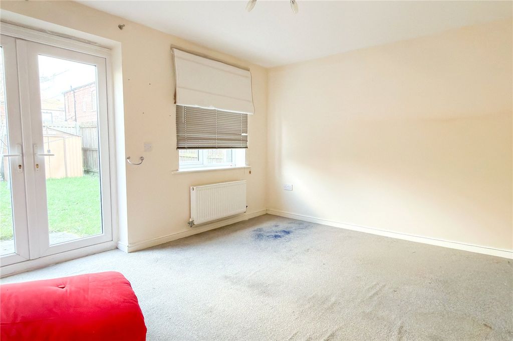 Property photo 2 of 15 Lounge