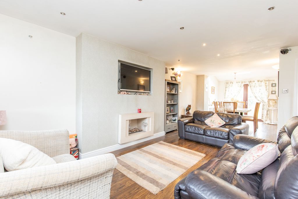 Property photo 2 of 16 Living/Dining Room