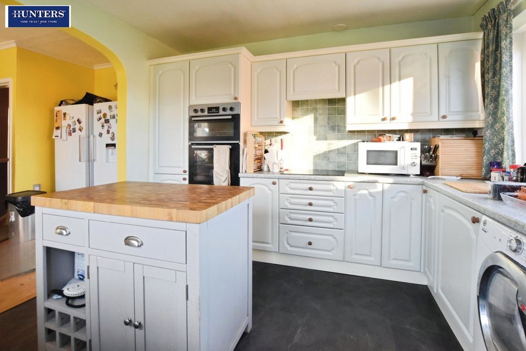 Property photo 1 of 17 Kitchen