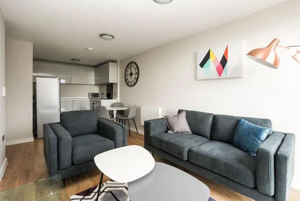 Property photo 1 of 11 Lounge 2